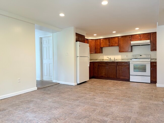 Kitchen - 127 Elm St Unit 2