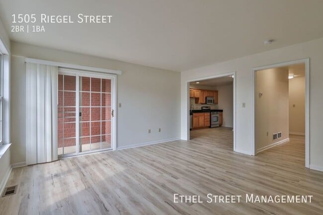 Photo - 1505 Riegel St