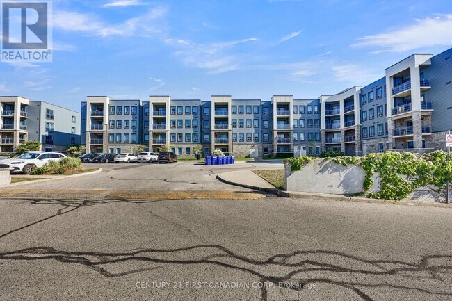 Photo - 340 Sugarcreek Trail Unit 211