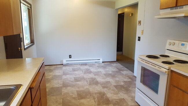 Photo - 255 NW Ann St Unit Upper