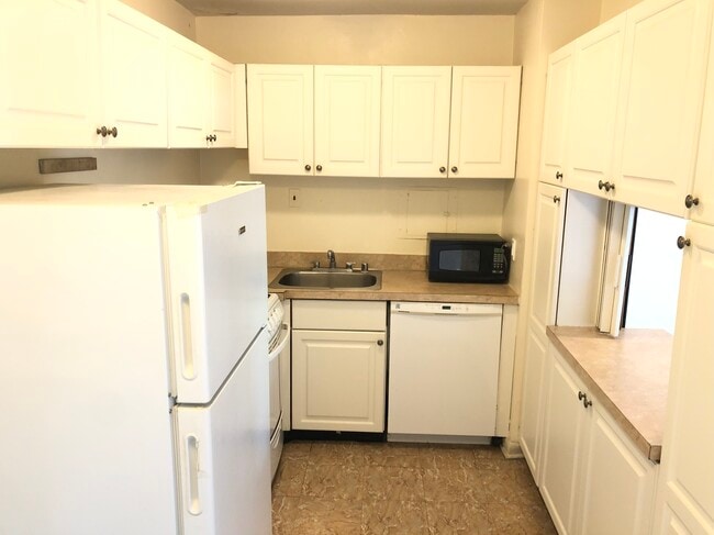 Building Photo - 950 25th St NW Unit N204 Rental