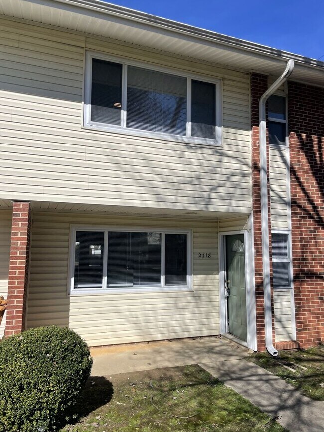 Photo - 2 Bedroom 2.5 Bathroom Condo!