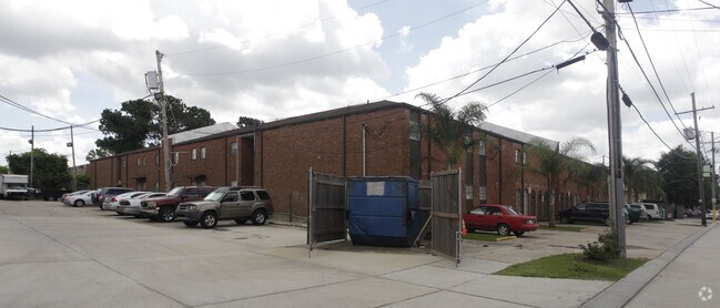 Lake Haven Riverside Court - Lake Haven Riverside Court