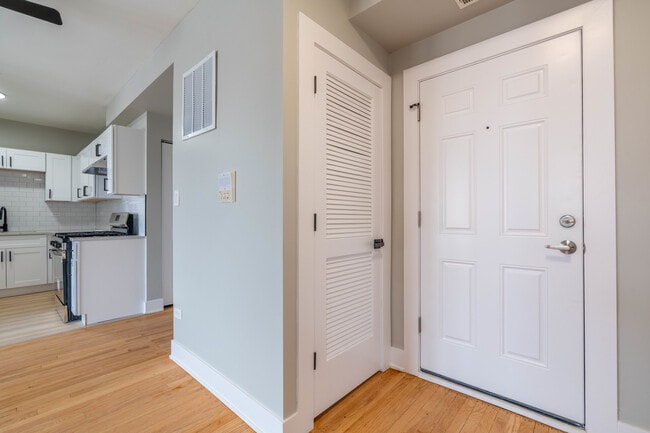 Photo - 6239 N Western Ave Unit 311