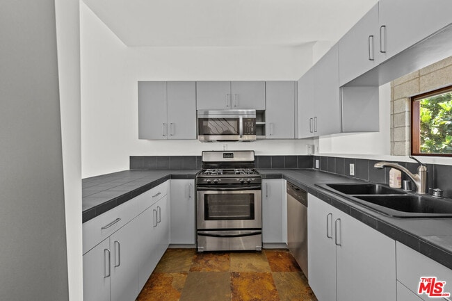 343 Rennie Ave