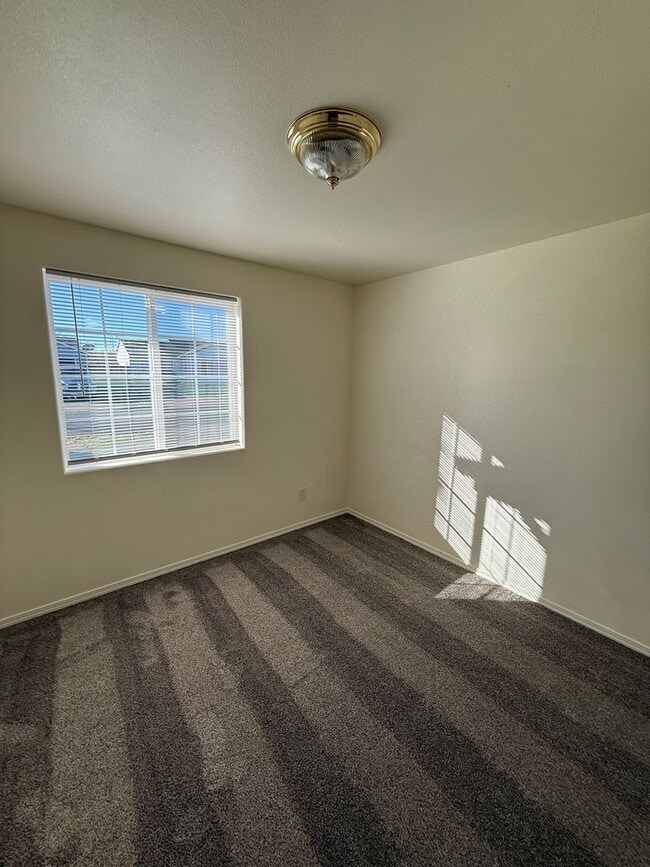 Photo - Charming 3 Bedroom 2 Bathroom Home in Quie...