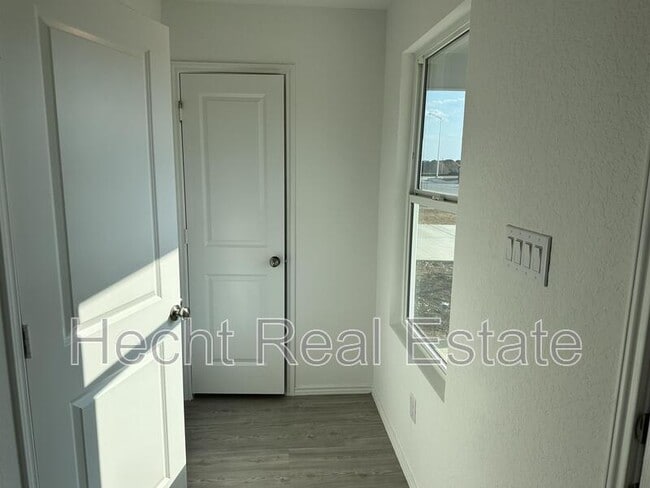 Photo - 9037 James Bowie