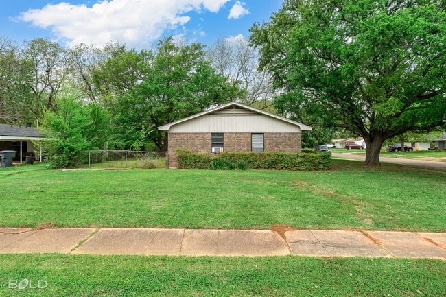 Photo - Check Out this 3 bed 2 bath!! House