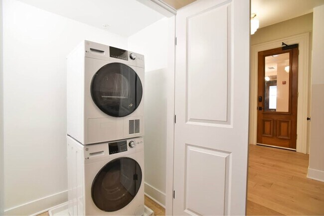 Photo - 30 W Broad St