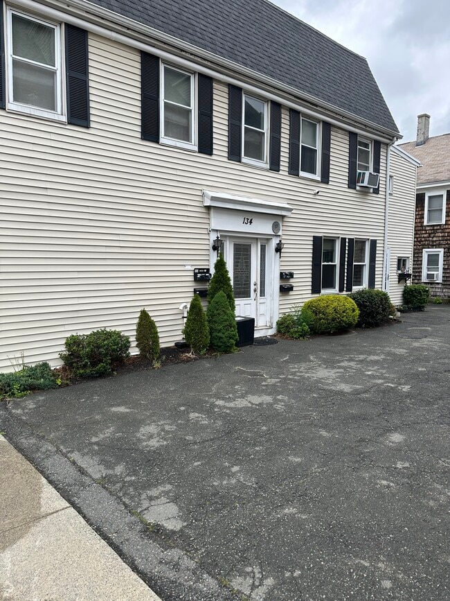 Building Photo - 134 Boston St Unit 1F Rental