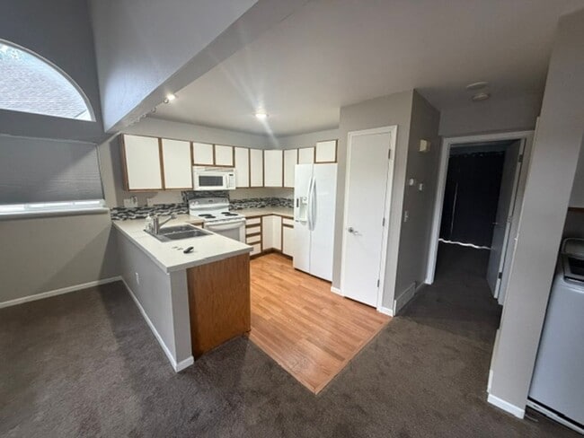Photo - 2900 Ross Dr