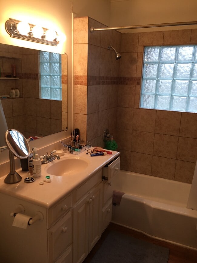 Photo - 1905 David St