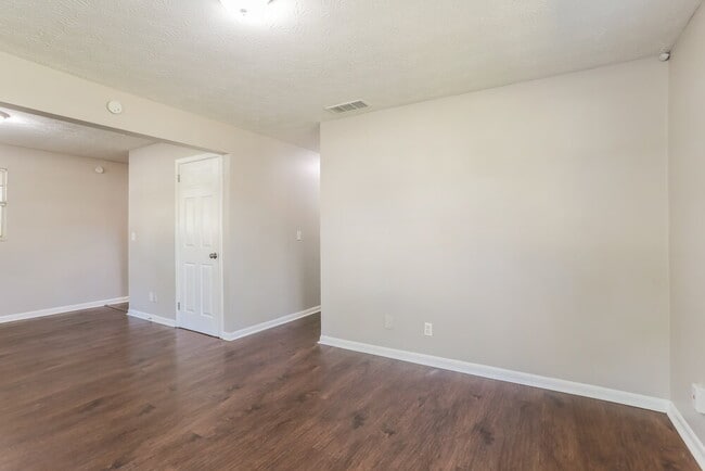 Photo - 2966 W 5th St