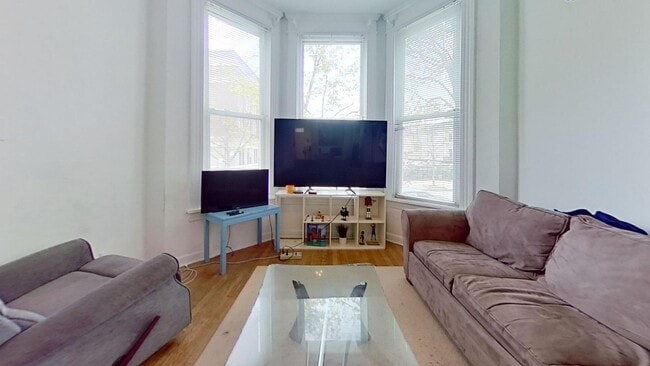 Photo - 1039 W Wolfram St Apartment Unit 1039 1