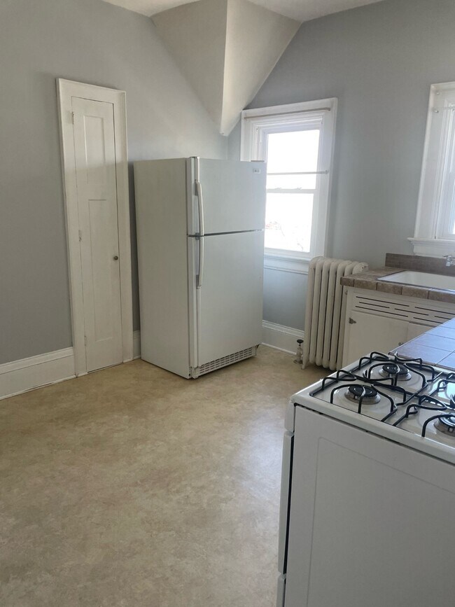1015 Madison St Unit Upper A