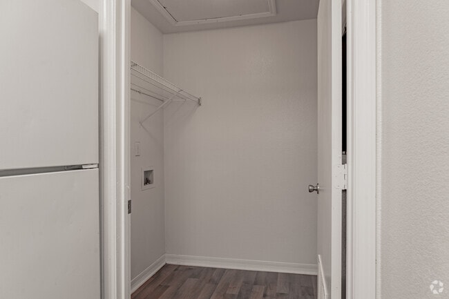 2BR, 2BA - 1,028SF - Laundry Room