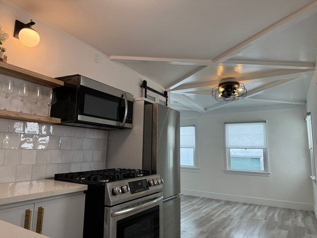 Photo - 1653 1/2 Bayview Dr Unit 1 Bed - 1 Bath