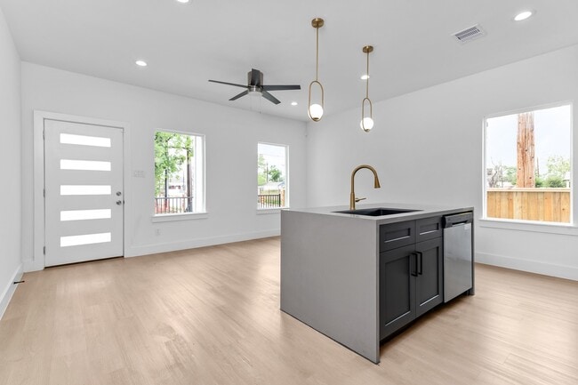 Building Photo - 2316 McKee St