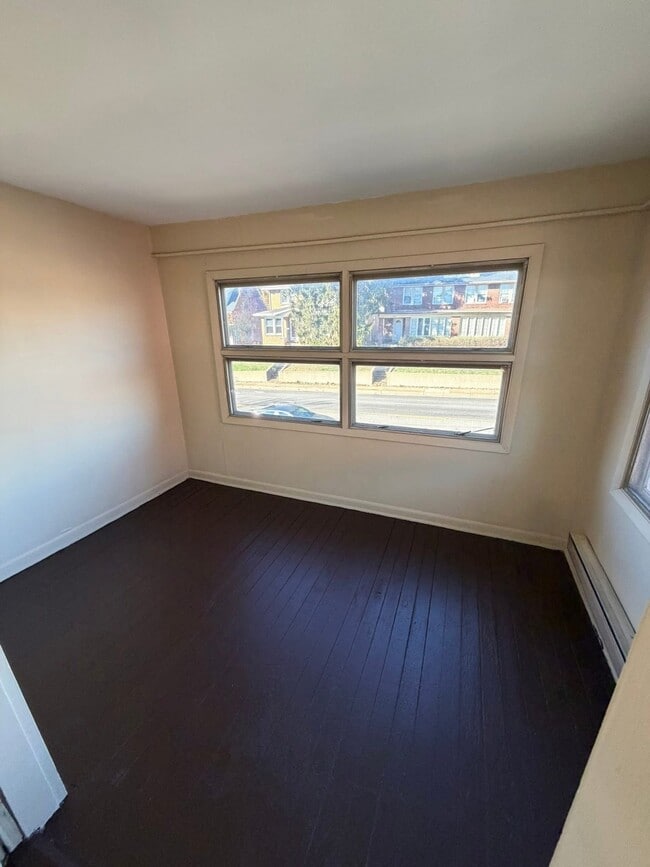 Photo - 1634 Maple Ave