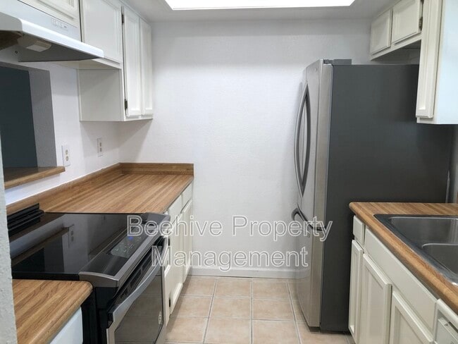 Photo - 302 N Sycamore