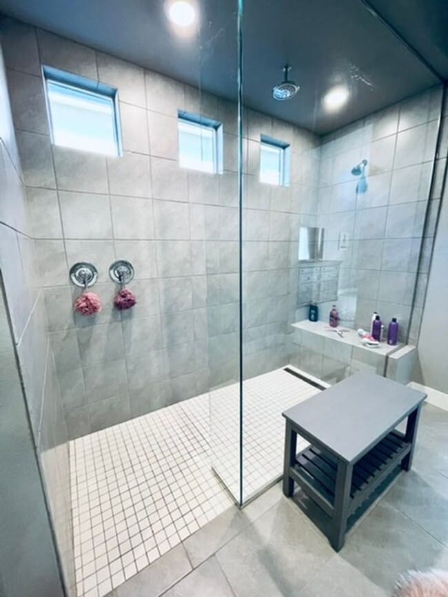 Photo - Absolutely beautiful single story home in ...