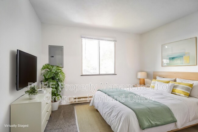 Photo - 14128 NE Sandy Blvd Unidad C-01