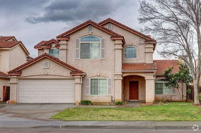 Building Photo - Large Home within Clovis Unified
