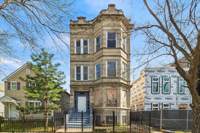 Building Photo - 1621 S Lawndale Ave