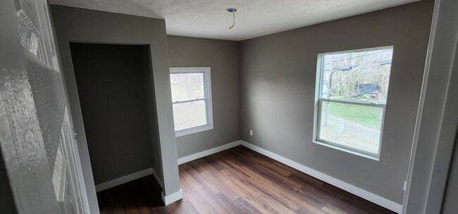 Photo - 429-431 Bolander