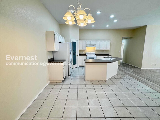 Photo - 621 S Cedar Ave