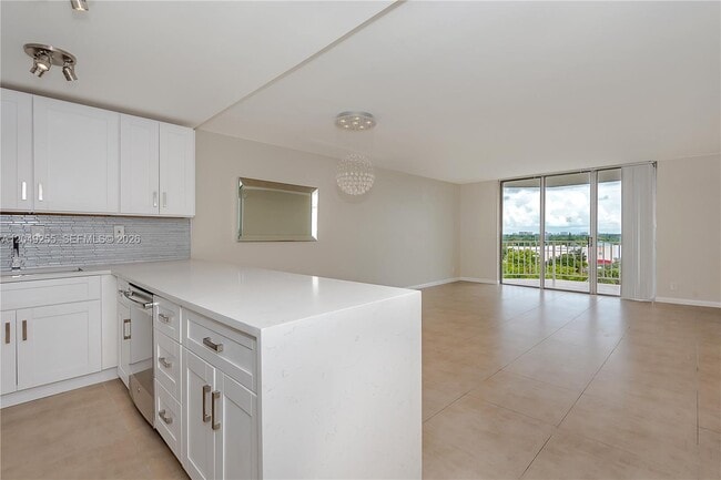 Building Photo - 16710 NE 9th Ave Unit 706