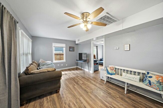 Photo - 609 Sealy Ave