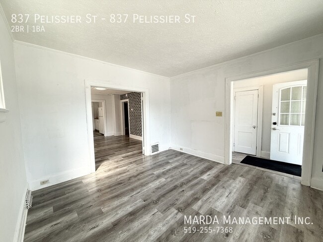 Photo - CHARMING 2 BED/1 BATH MAIN FLOOR UNIT DOWNTOWN - ALL INCLUSIVE! Unit 837 Pelissier St