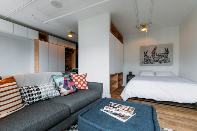 Studio Suite w/ Den - 2221 S Clark Rental