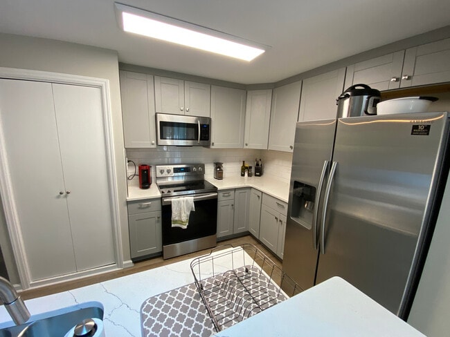 Photo - Room in House on Old Farm Rd