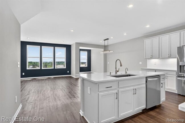 Modern 3-Bedroom Condo in Lake Orion Near I-75