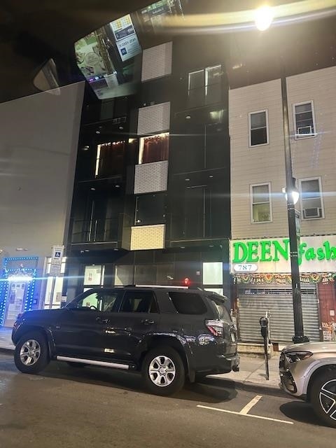 Photo - 785 Newark Ave Unidad 2