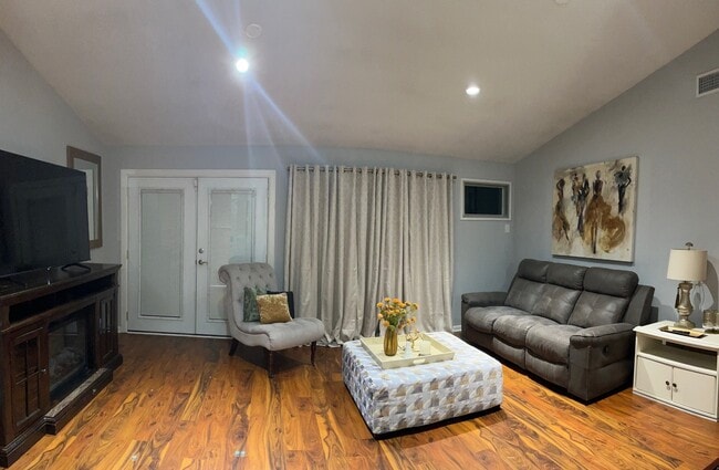Living room - 2705 Parham Dr Rental