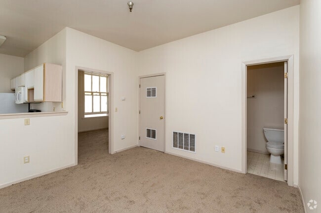 2BR, 1BA - 795SF