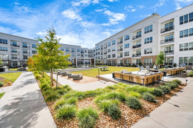 Building Photo - 15635 Memorial Dr Unit 261