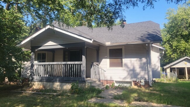 Building Photo - 2516 SE Maryland Ave