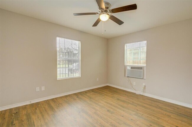 Photo - 2415 McGowen St Unit 1