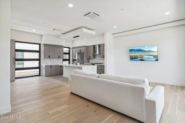 Photo - 1501 N Miller Rd