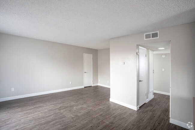 2 BR, 2 BA- 950 SF