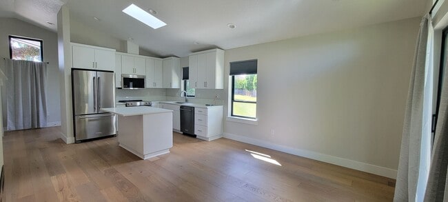 Photo - 720 SW Tera Dr