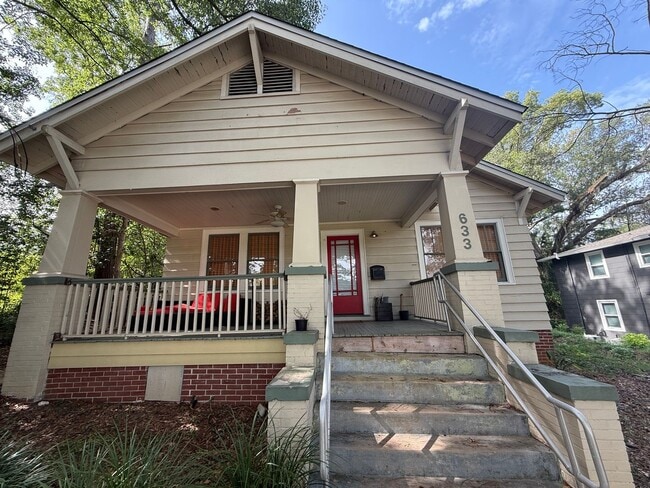 Building Photo - DOWNTOWN house with W/D avail NOW!