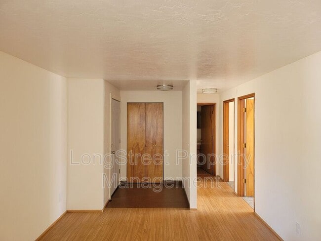 Photo - 627 3rd St SE