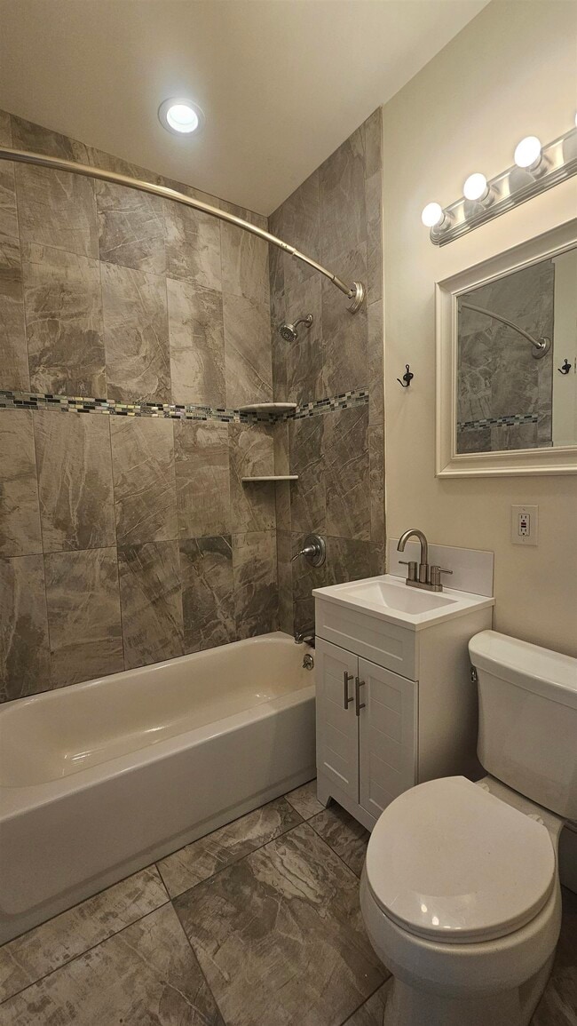 9103 Bergenwood Ave Unit 2L