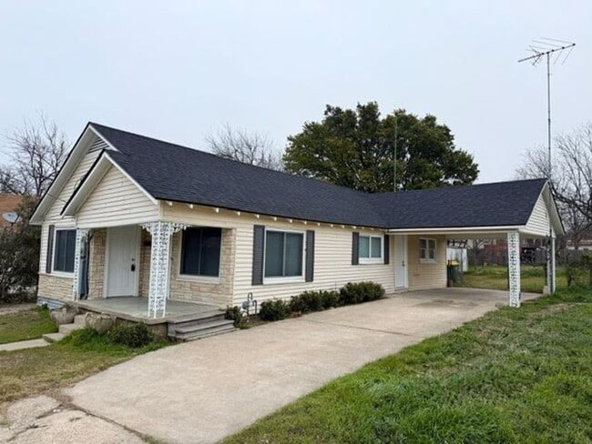 Photo - 3/1 in West, TX