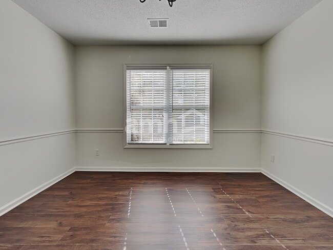 Photo - 833 Eagle Point Dr